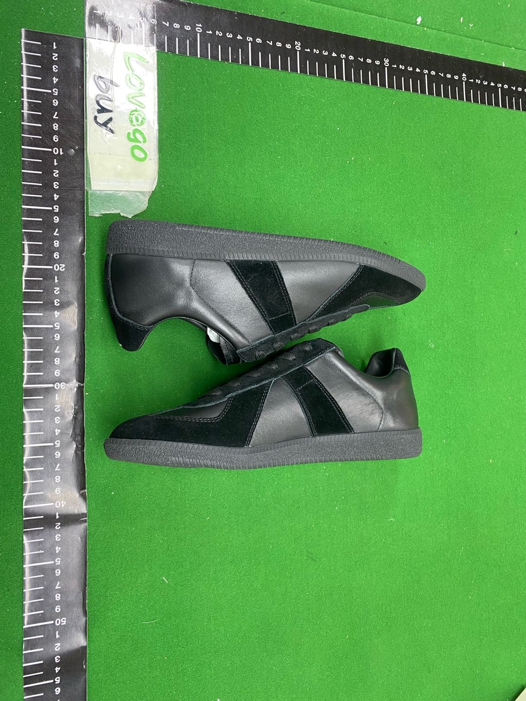 Full black