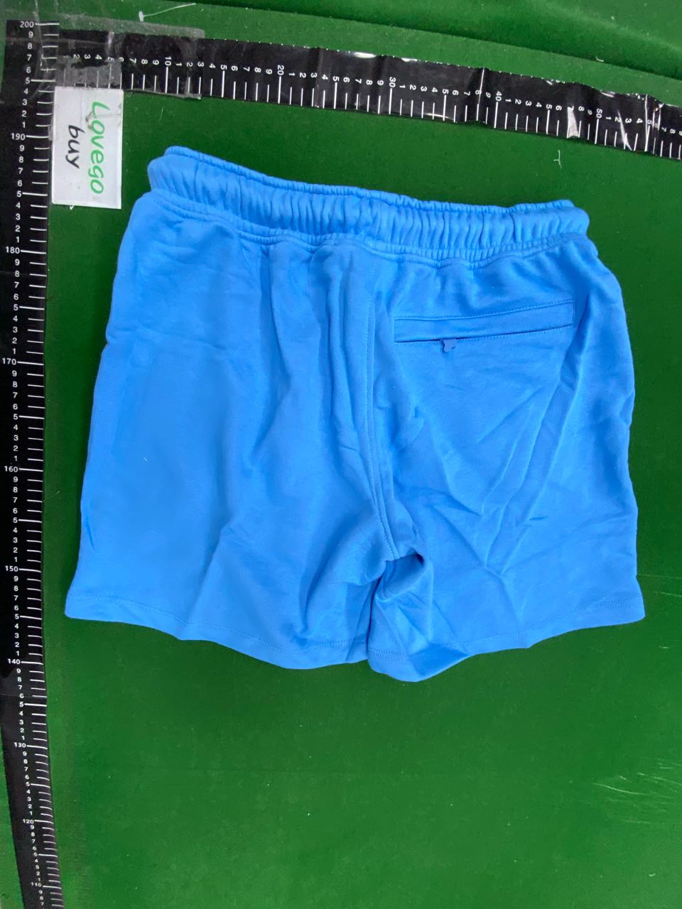 蓝色短裤