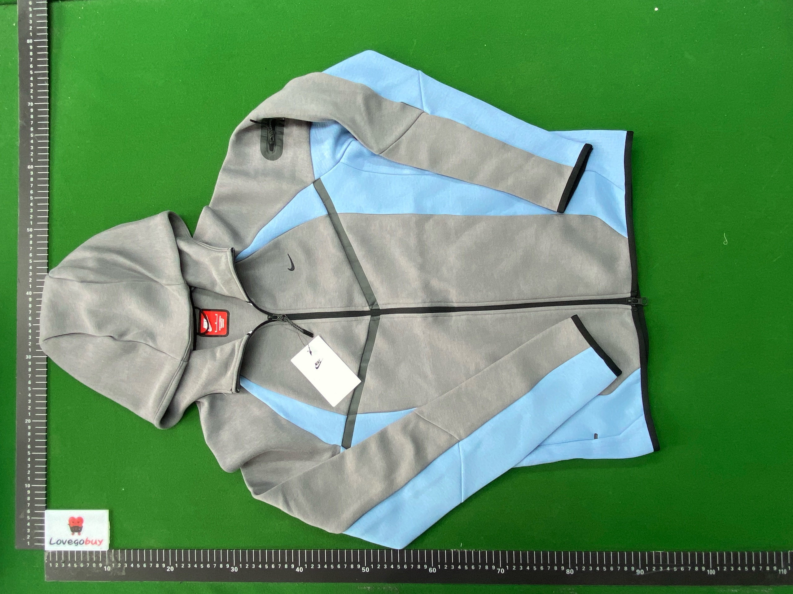 Black Nike tech fleece